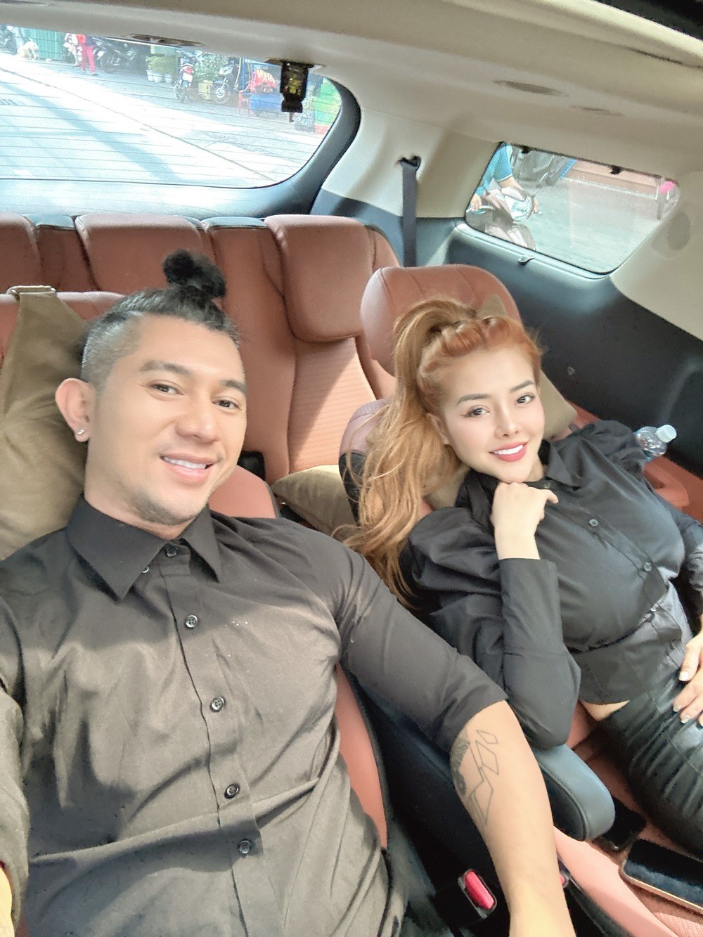 Bộ đôi muốn dạy con mặt dày để không bị ảnh hưởng bởi bình luận tiêu cực. (Ảnh: FBNV) Bộ đôi muốn dạy con mặt dày để không bị ảnh hưởng bởi bình luận tiêu cực. (Ảnh: FBNV)