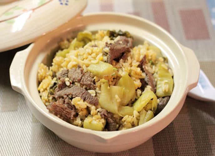 Cách làm món cơm chiên dưa bò ngon và dễ làm - Ảnh 2 Cách làm món cơm chiên dưa bò ngon và dễ làm - Ảnh 2