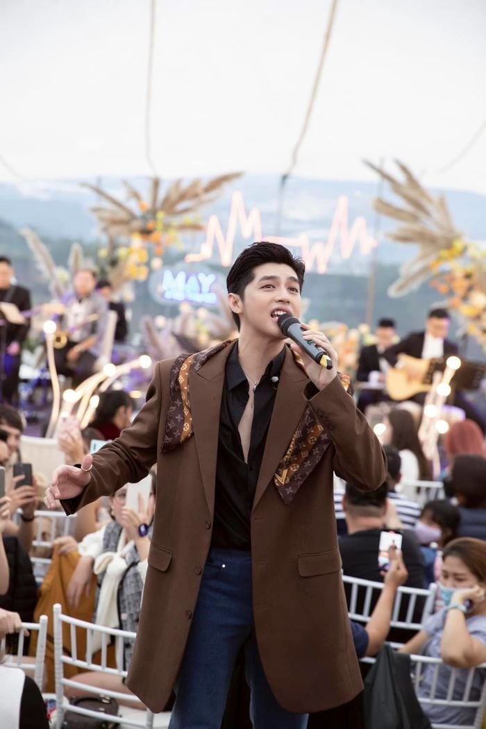 Noo Phước Thịnh cũng là sao nam Vbiz được nhắc đến vì thương fan như người trong gia đình (Ảnh: FBNV) Noo Phước Thịnh cũng là sao nam Vbiz được nhắc đến vì thương fan như người trong gia đình (Ảnh: FBNV)