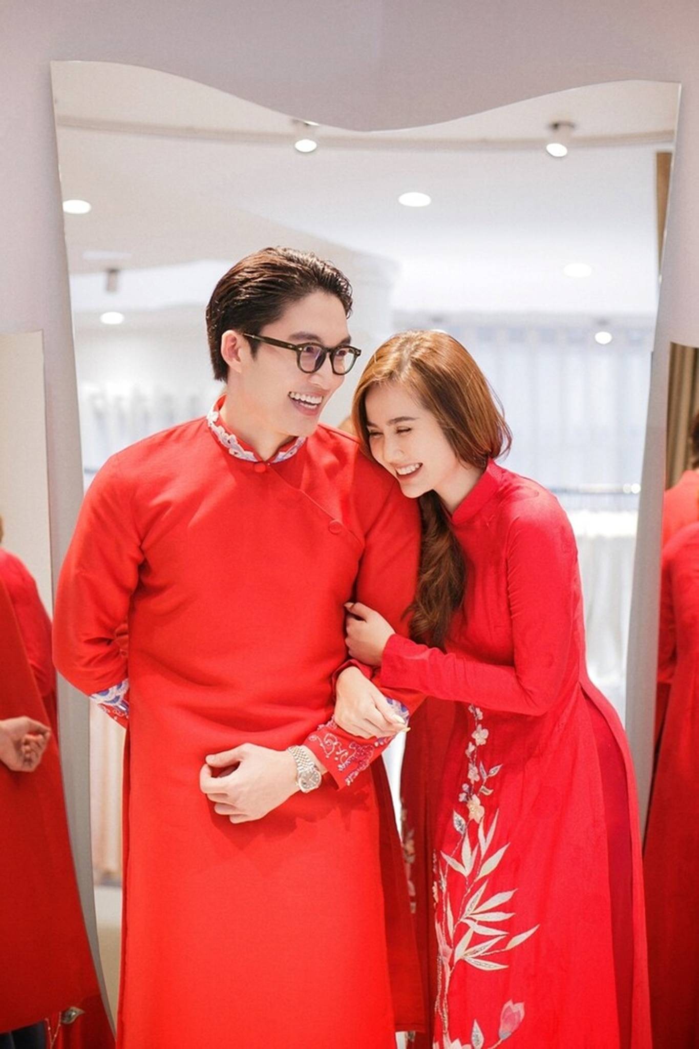 Đình Tú cũng được 'đẩy thuyền' với Huyền Lizzie sau phim Thương ngày nắng về (Ảnh: FBNV) Đình Tú cũng được 'đẩy thuyền' với Huyền Lizzie sau phim Thương ngày nắng về (Ảnh: FBNV)