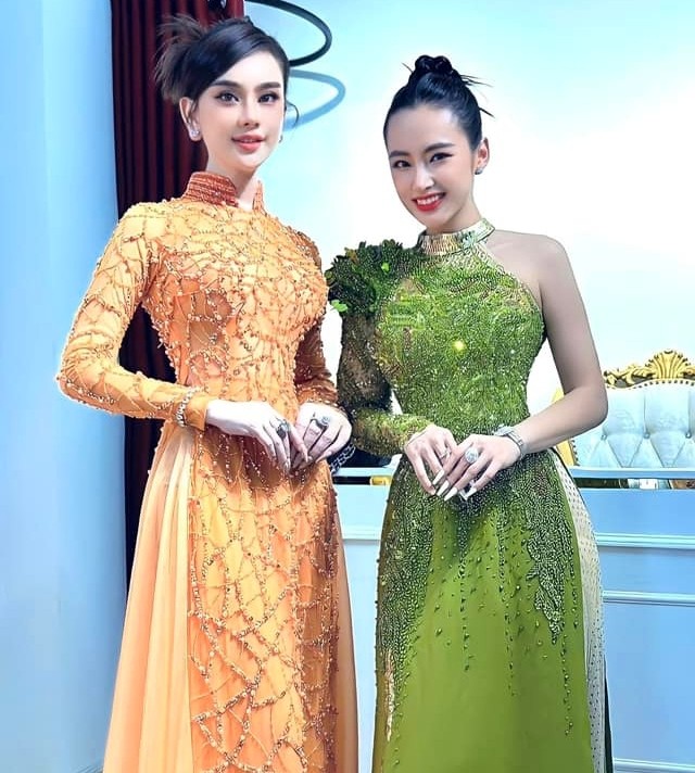 Khoảnh khắc Lâm Khánh Chi đọ sắc cùng với Angela Phương Trinh (Ảnh: FBNV) Khoảnh khắc Lâm Khánh Chi đọ sắc cùng với Angela Phương Trinh (Ảnh: FBNV)
