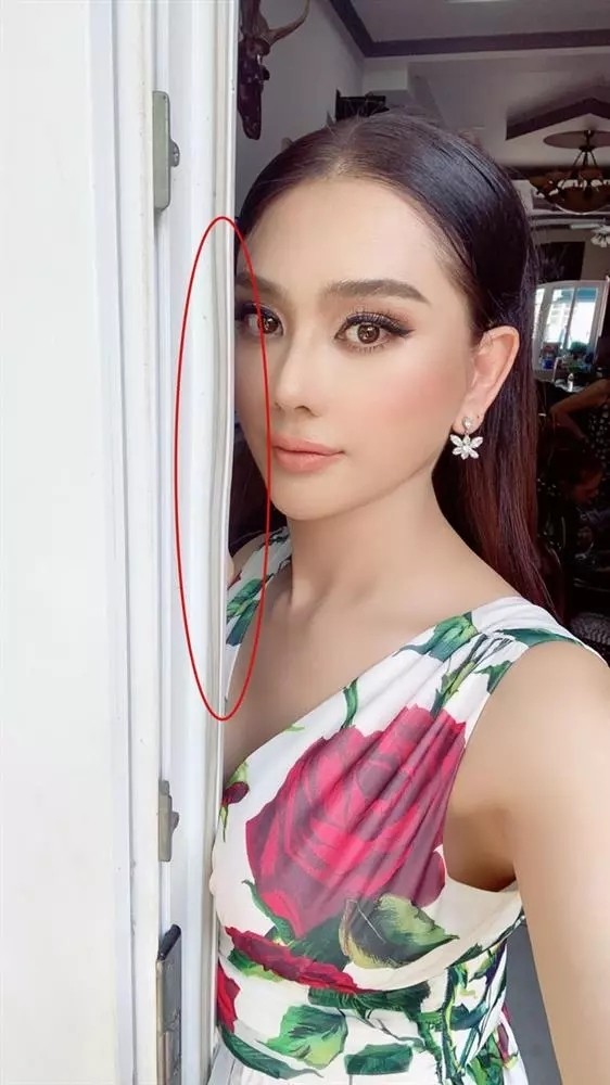 Lâm Khánh Chi bị 'soi' photoshop quá tay (Ảnh: FBNV) Lâm Khánh Chi bị 'soi' photoshop quá tay (Ảnh: FBNV)