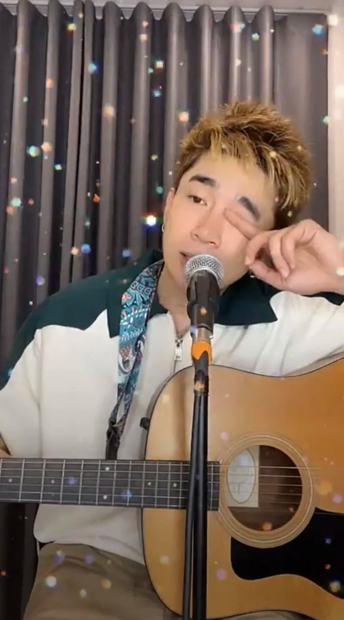 Chi Dân livestream trò chuyện với fan, bác hoàn toàn tin đồn trên MXH (Ảnh: Chụp màn hình) Chi Dân livestream trò chuyện với fan, bác hoàn toàn tin đồn trên MXH (Ảnh: Chụp màn hình)