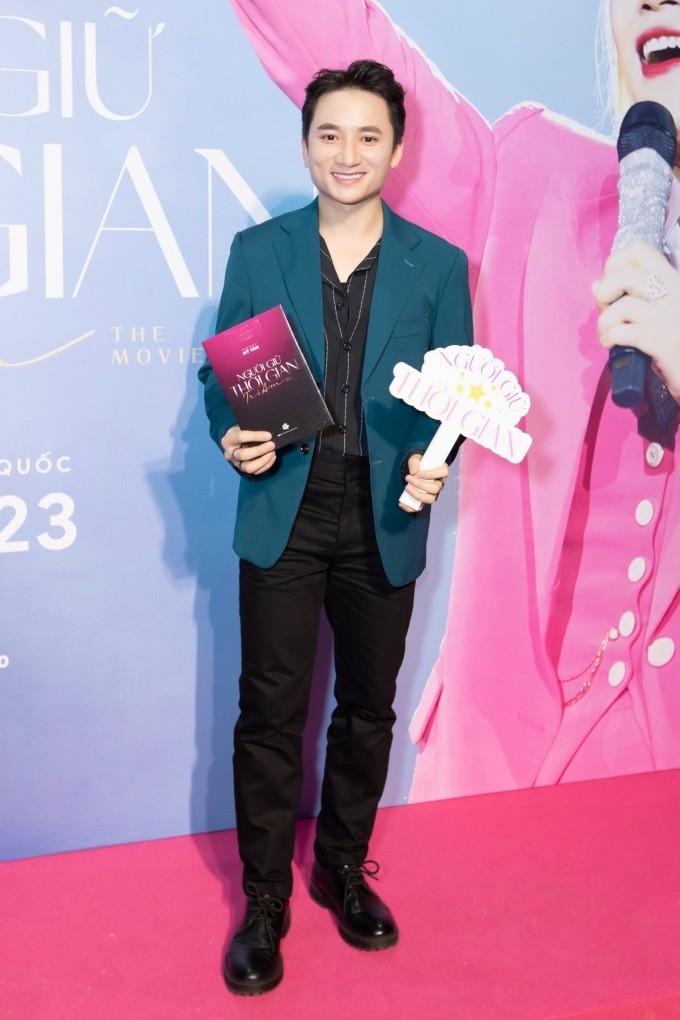 Phan Mạnh Quỳnh cùng nhiều sao Việt đến dự ngày vui của Mỹ Tâm (Ảnh: FBNV)