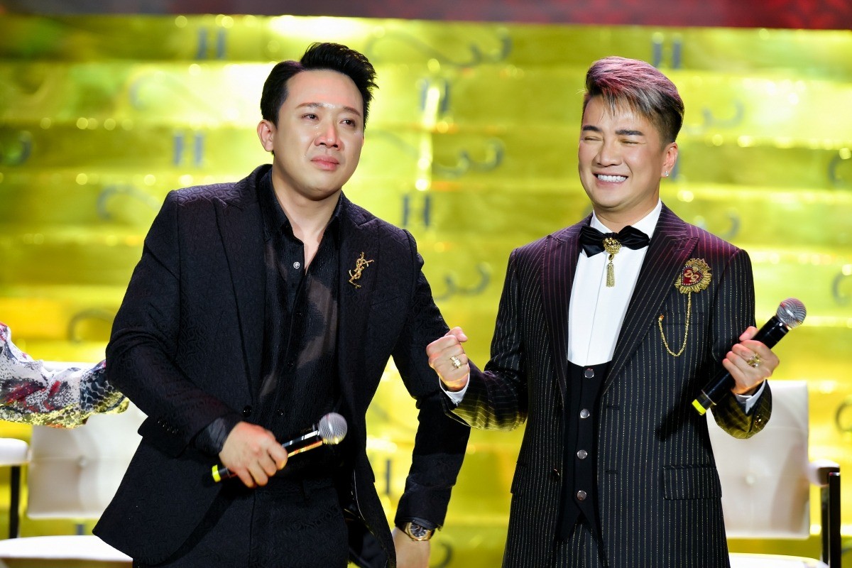 Trấn Thành khóc trong họp báo giới thiệu phim của Đàm Vĩnh Hưng (Ảnh: FBNV)