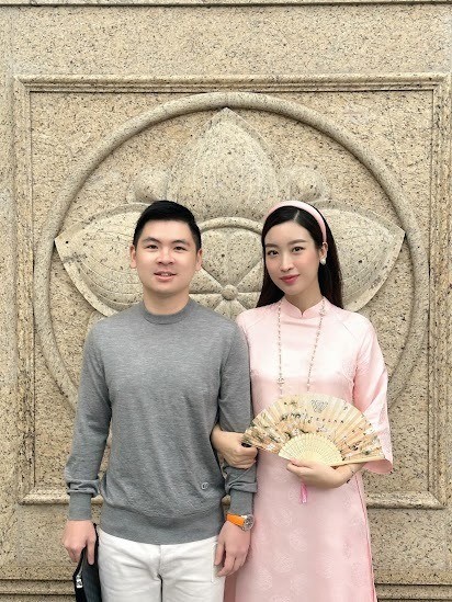 Đỗ Mỹ Linh chăm diện lại đồ cũ sau khi làm dâu chốn hào môn - Ảnh 3 Đỗ Mỹ Linh chăm diện lại đồ cũ sau khi làm dâu chốn hào môn - Ảnh 3