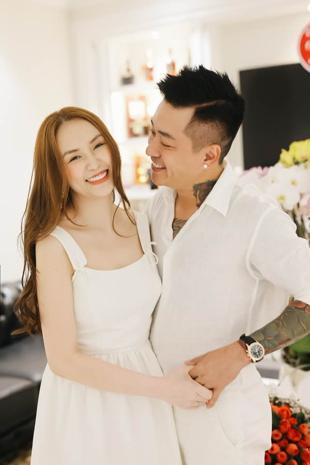 Tuấn Hưng và bà xã (Ảnh: FBNV) Tuấn Hưng và bà xã (Ảnh: FBNV)