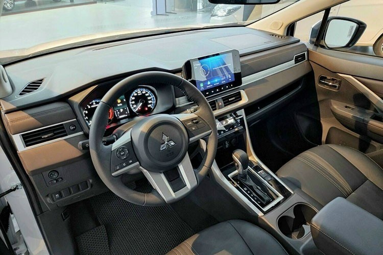 Mitsubishi Xpander giảm giá cực sâu, lần này khiến Toyota Veloz Cross phải lo lắng: Tính kế cạnh tranh gấp - Ảnh 2 Mitsubishi Xpander giảm giá cực sâu, lần này khiến Toyota Veloz Cross phải lo lắng: Tính kế cạnh tranh gấp - Ảnh 2
