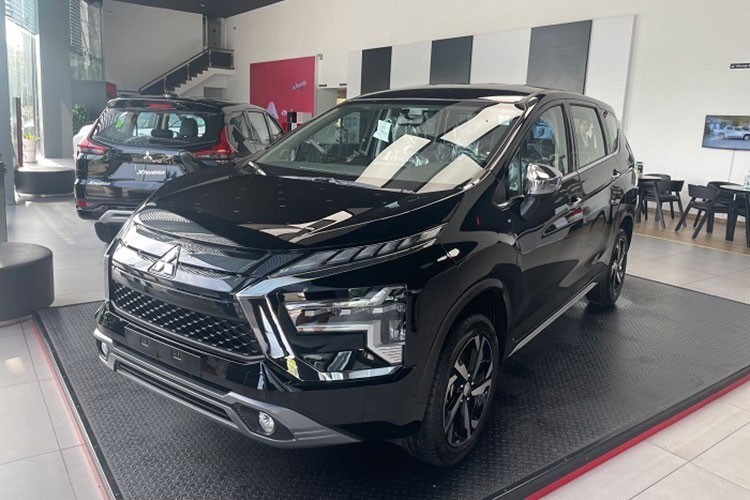 Mitsubishi Xpander giảm giá cực sâu, lần này khiến Toyota Veloz Cross phải lo lắng: Tính kế cạnh tranh gấp - Ảnh 1 Mitsubishi Xpander giảm giá cực sâu, lần này khiến Toyota Veloz Cross phải lo lắng: Tính kế cạnh tranh gấp - Ảnh 1
