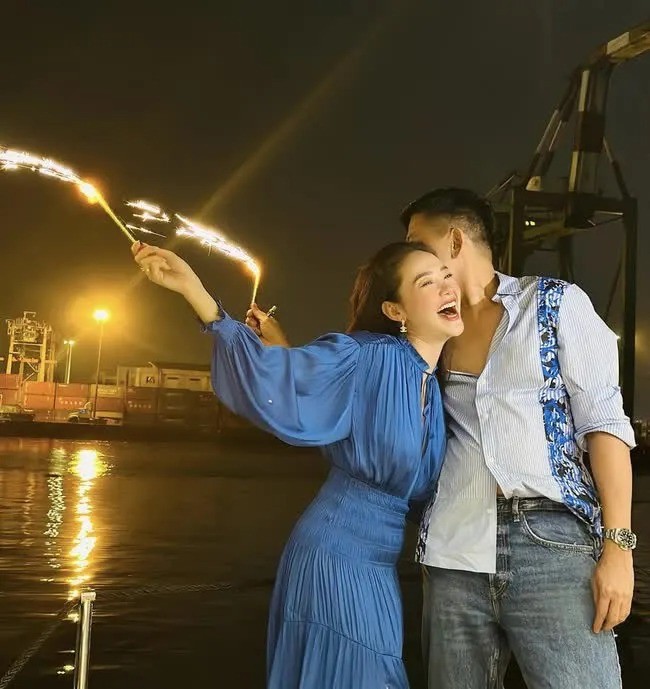 Minh Hằng cho biết, chồng ghi lại cẩn thận từng cột mốc trong hành trình thụ tinh ống nghiệm (Ảnh: FBNV) Minh Hằng cho biết, chồng ghi lại cẩn thận từng cột mốc trong hành trình thụ tinh ống nghiệm (Ảnh: FBNV)
