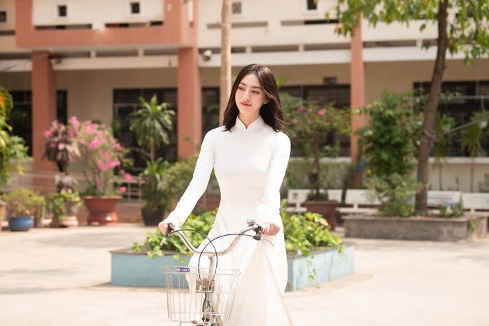 3 Hoa hậu đình đám là Giảng viên: Lương Thùy Linh được trao cơ hội ngay khi mới tốt nghiệp, Ngân Anh gây chú ý mạnh - Ảnh 3 3 Hoa hậu đình đám là Giảng viên: Lương Thùy Linh được trao cơ hội ngay khi mới tốt nghiệp, Ngân Anh gây chú ý mạnh - Ảnh 3