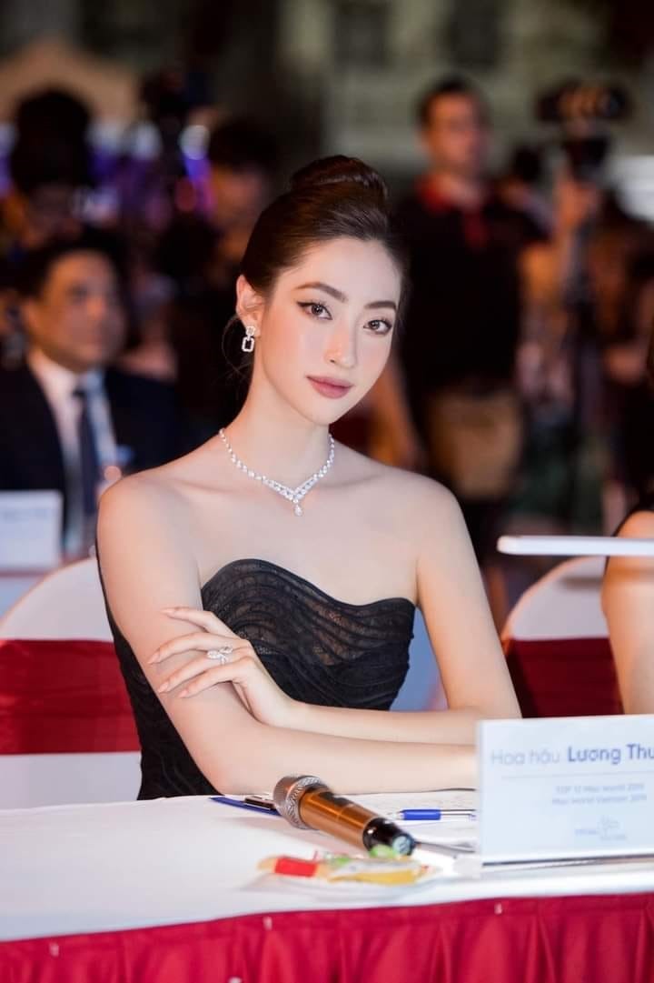 3 Hoa hậu đình đám là Giảng viên: Lương Thùy Linh được trao cơ hội ngay khi mới tốt nghiệp, Ngân Anh gây chú ý mạnh - Ảnh 1 3 Hoa hậu đình đám là Giảng viên: Lương Thùy Linh được trao cơ hội ngay khi mới tốt nghiệp, Ngân Anh gây chú ý mạnh - Ảnh 1