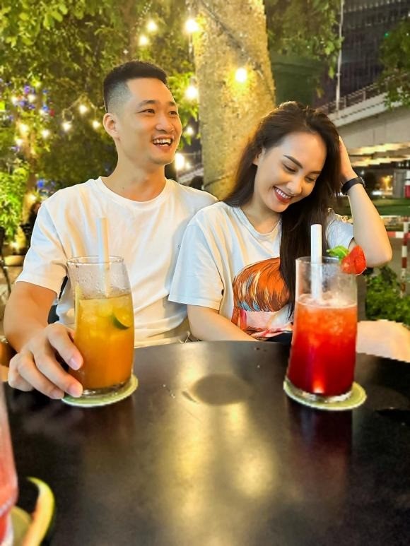 Khoảnh khắc ngọt ngào của vợ chồng Bảo Thanh (Ảnh: FBNV) Khoảnh khắc ngọt ngào của vợ chồng Bảo Thanh (Ảnh: FBNV)
