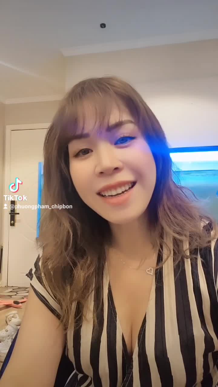 Bà xã Mạnh Trường được khen ngợi diễn xuất đỉnh khi đu trend TikTok - Ảnh 1 Bà xã Mạnh Trường được khen ngợi diễn xuất đỉnh khi đu trend TikTok - Ảnh 1