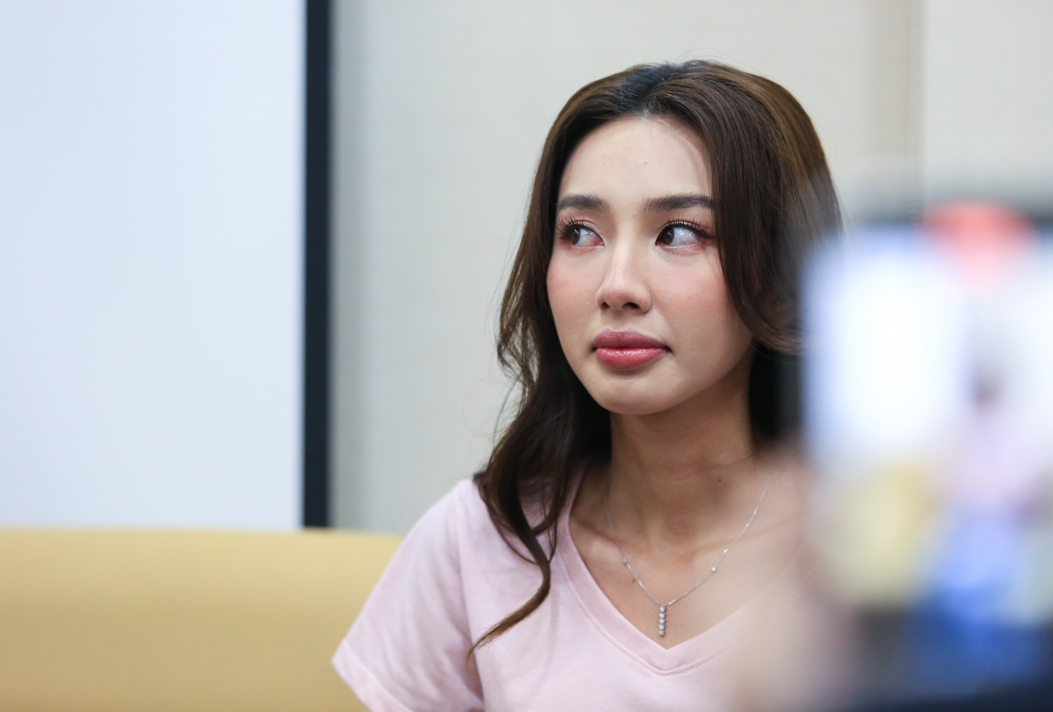 Hoa hậu Thùy Tiên và bà Đặng Thùy Trang vắng mặt tại phiên xét xử vụ kiện bị đòi 2,4 tỷ đồng 3 Hoa hậu Thùy Tiên và bà Đặng Thùy Trang vắng mặt tại phiên xét xử vụ kiện bị đòi 2,4 tỷ đồng 3
