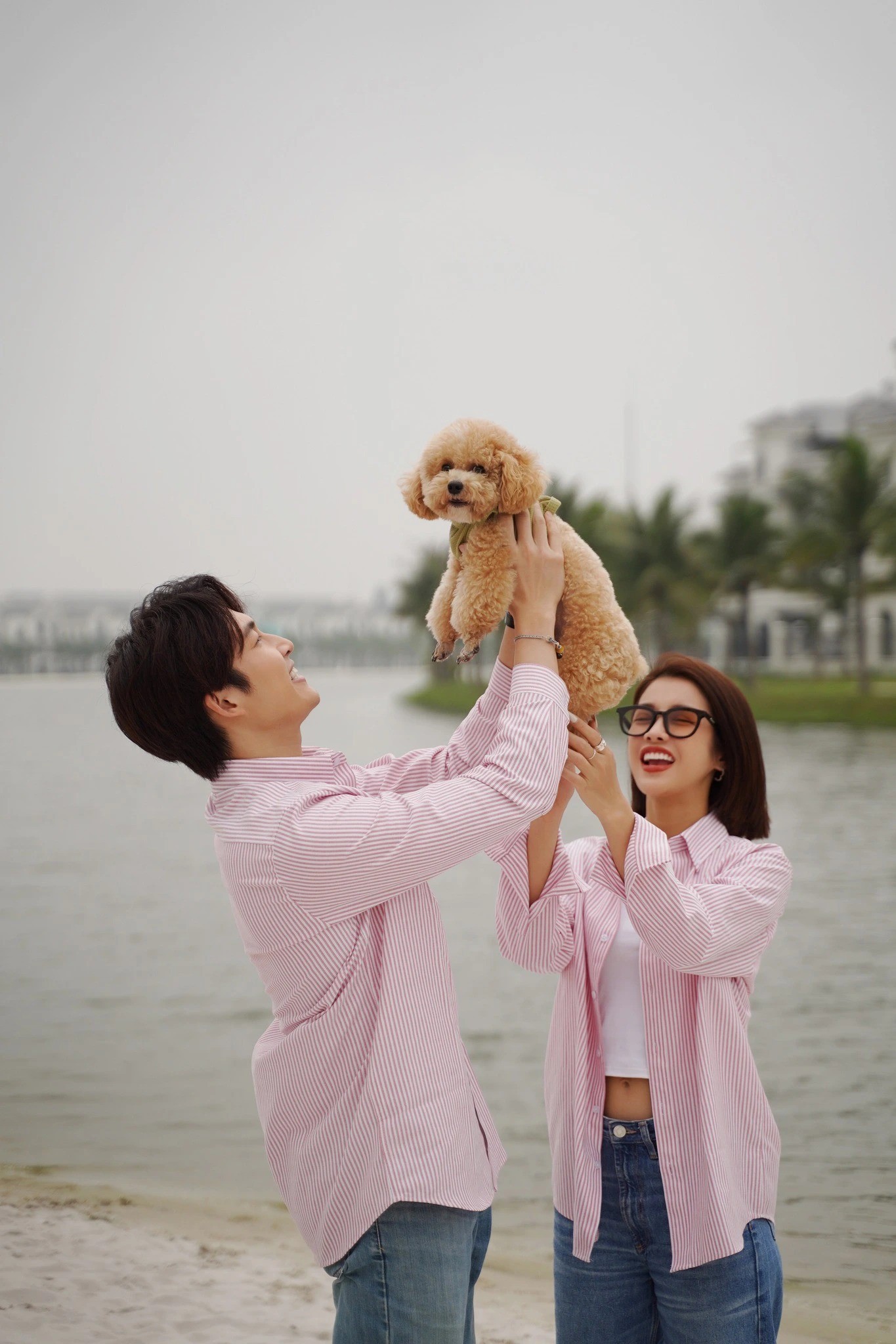 Đình Tú thời gian qua liên tục được 'đẩy thuyền' với nhiều mỹ nhân đình đám trong showbiz (Ảnh: FBNV)