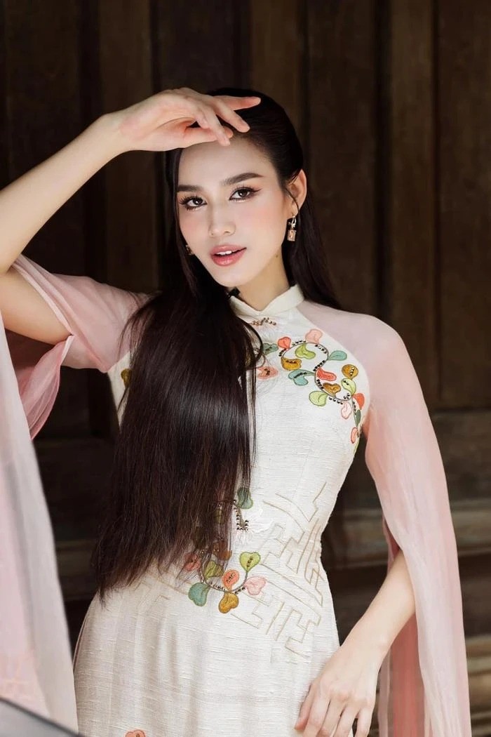 Hoa hậu Đỗ Thị Hà mỗi khi xuất hiện luôn chỉn chu, chuyên nghiệp (Ảnh: FBNV) Hoa hậu Đỗ Thị Hà mỗi khi xuất hiện luôn chỉn chu, chuyên nghiệp (Ảnh: FBNV)