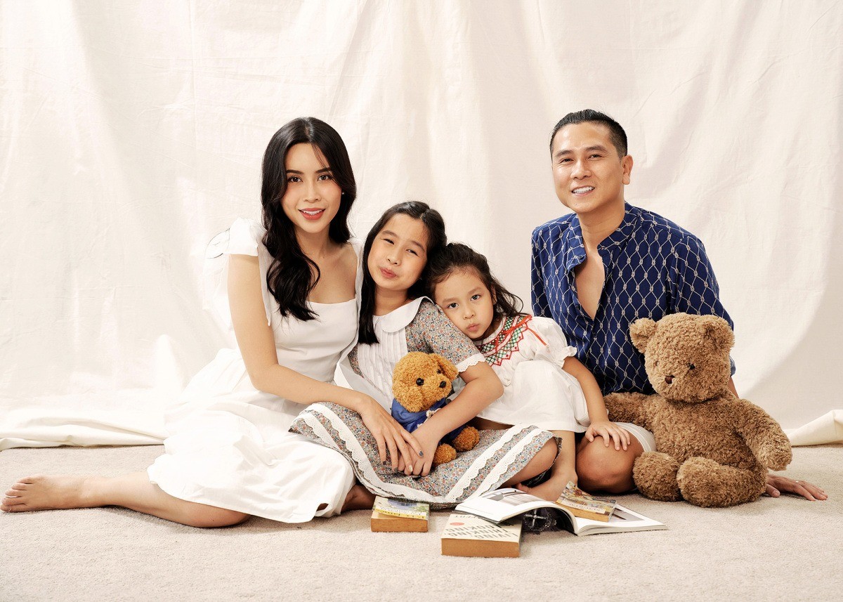 Gia đình nhỏ của vợ chồng Hồ Hoài Anh - Lưu Hương Giang (Ảnh: FBNV)