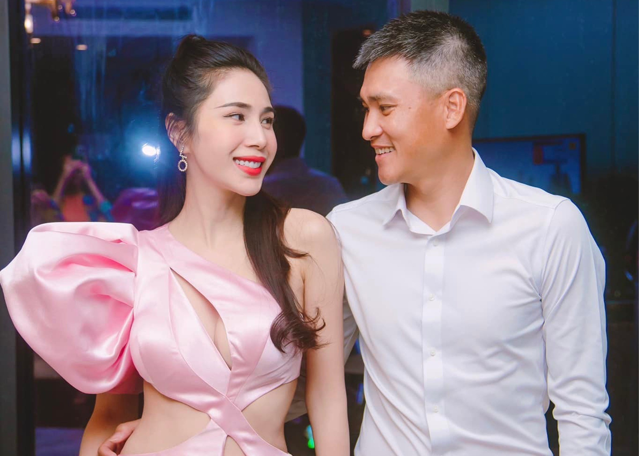 Vợ chồng Công Vinh - Thủy Tiên ngọt ngào, hạnh phúc sau 10 năm về chung một nhà (Ảnh: FBNV) Vợ chồng Công Vinh - Thủy Tiên ngọt ngào, hạnh phúc sau 10 năm về chung một nhà (Ảnh: FBNV)