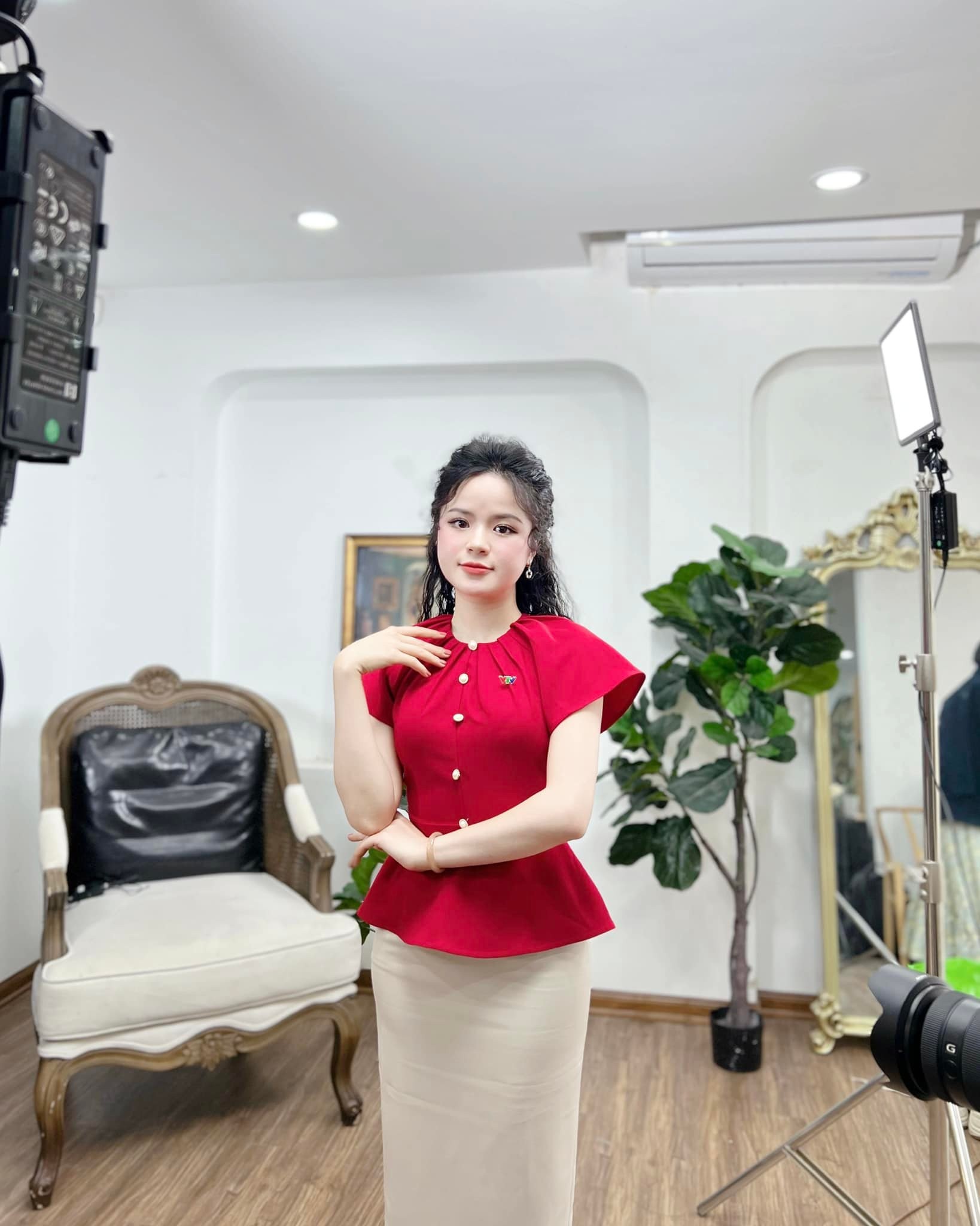 Hà Đan là gương mặt quen thuộc của khán giả truyền hình cả nước (Ảnh: FBNV)