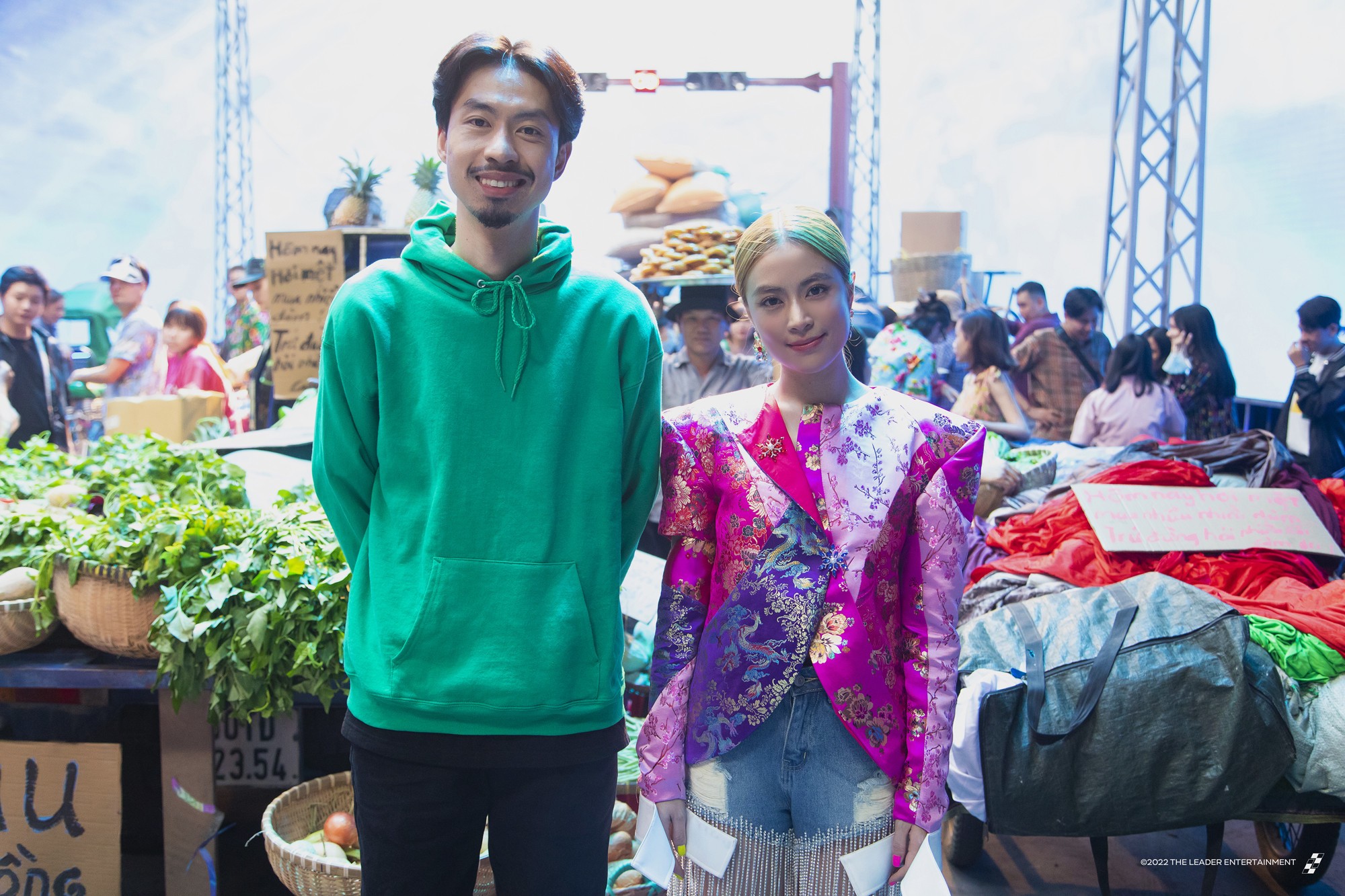 Sự nghiệp có nhiều dấu ấn nhưng đến hiện tại Đen vẫn kín tiếng trong chuyện tình cảm. Gần đây, anh bị đồn đoán âm thầm tổ chức đám hỏi với Hoàng Thùy Linh, song người trong cuộc chưa một lần lên tiếng (Ảnh: FBNV)