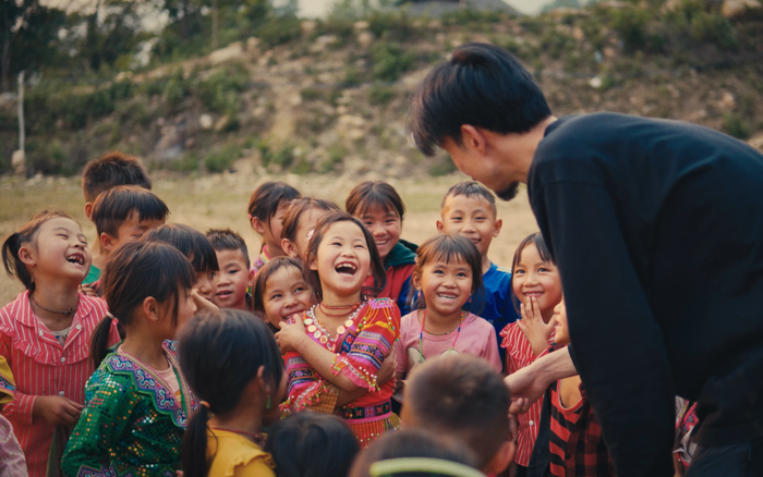 Loạt phân cảnh trong MV ''Nấu cho em ăn'' (Ảnh: Chụp màn hình)