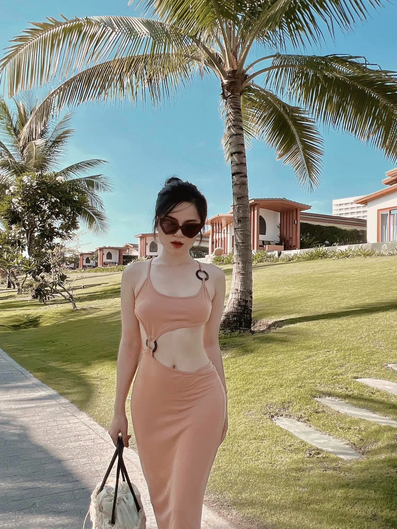 Mặc dù chỉ cao 1m5 nhưng Hà Đan vẫn ghi điểm với nhan sắc rạng rỡ (Ảnh: FBNV)