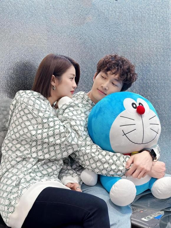 Trình Mỹ Duyên tình tứ trong 1 phân cảnh với Đình Tú (Ảnh: FBNV)