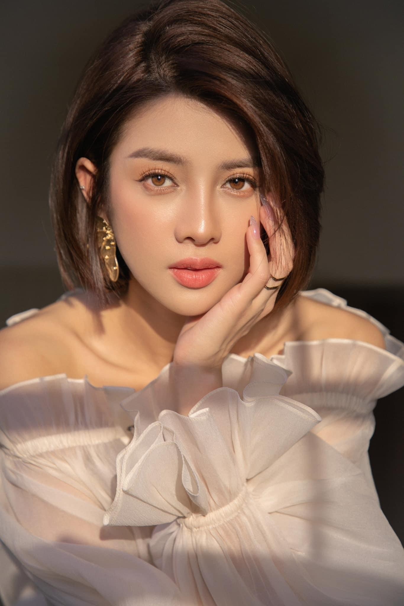 Hiện tại, Trình Mỹ Duyên đang độc thân dù được ''đẩy thuyền'' với nhiều nghệ sĩ nam trong showbiz Việt (Ảnh: FBNV)