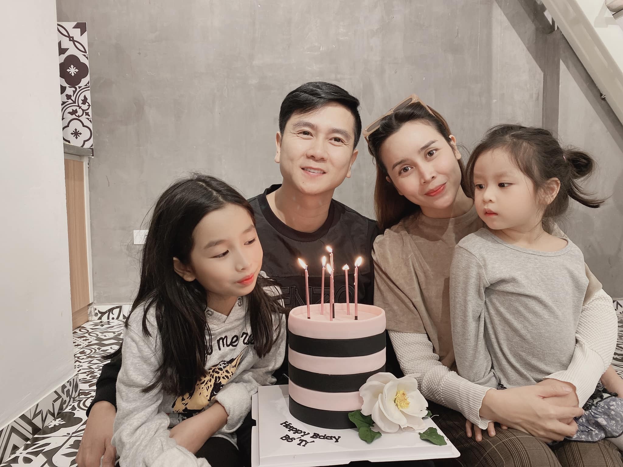 Lưu Hương Giang tung khoảnh khắc đi ăn, con gái nói 1 câu gây nghẹn lòng 5 Lưu Hương Giang tung khoảnh khắc đi ăn, con gái nói 1 câu gây nghẹn lòng 5