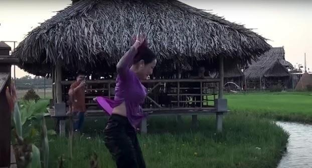Màn trò chuyện của Tiết Cương - Cát Tường khiến cho nhiều người chú ý (Ảnh: Chụp màn hình) Màn trò chuyện của Tiết Cương - Cát Tường khiến cho nhiều người chú ý (Ảnh: Chụp màn hình)