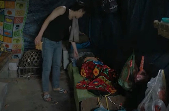 Tập 24 'Cuộc đời vẫn đẹp sao': Nghĩa ve vãn Luyến, Bát phát hiện tình hình nghiêm trọng của bà Tình 3 Tập 24 'Cuộc đời vẫn đẹp sao': Nghĩa ve vãn Luyến, Bát phát hiện tình hình nghiêm trọng của bà Tình 3