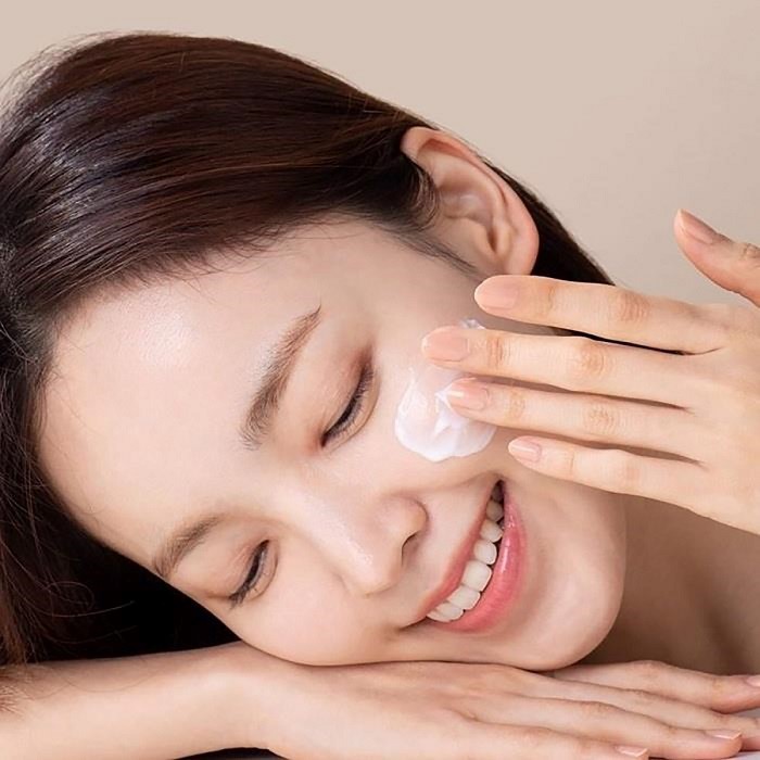 Tầm quan trọng của bôi kem chống nắng, cách dùng sao cho phát huy hết hiệu quả - Ảnh 2 Tầm quan trọng của bôi kem chống nắng, cách dùng sao cho phát huy hết hiệu quả - Ảnh 2