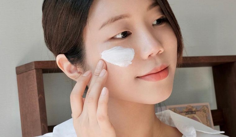Tầm quan trọng của bôi kem chống nắng, cách dùng sao cho phát huy hết hiệu quả - Ảnh 3 Tầm quan trọng của bôi kem chống nắng, cách dùng sao cho phát huy hết hiệu quả - Ảnh 3