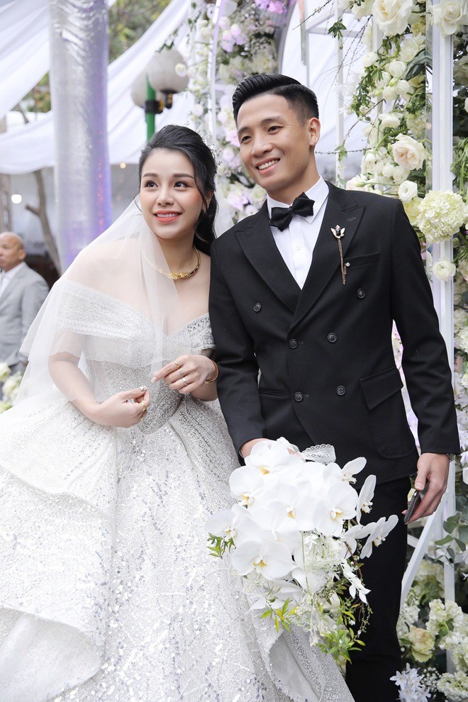 Cuộc sống hôn nhân của Bùi Tiến Dũng khiến nhiều người chú ý và ngưỡng mộ (Ảnh: FBNV) Cuộc sống hôn nhân của Bùi Tiến Dũng khiến nhiều người chú ý và ngưỡng mộ (Ảnh: FBNV)