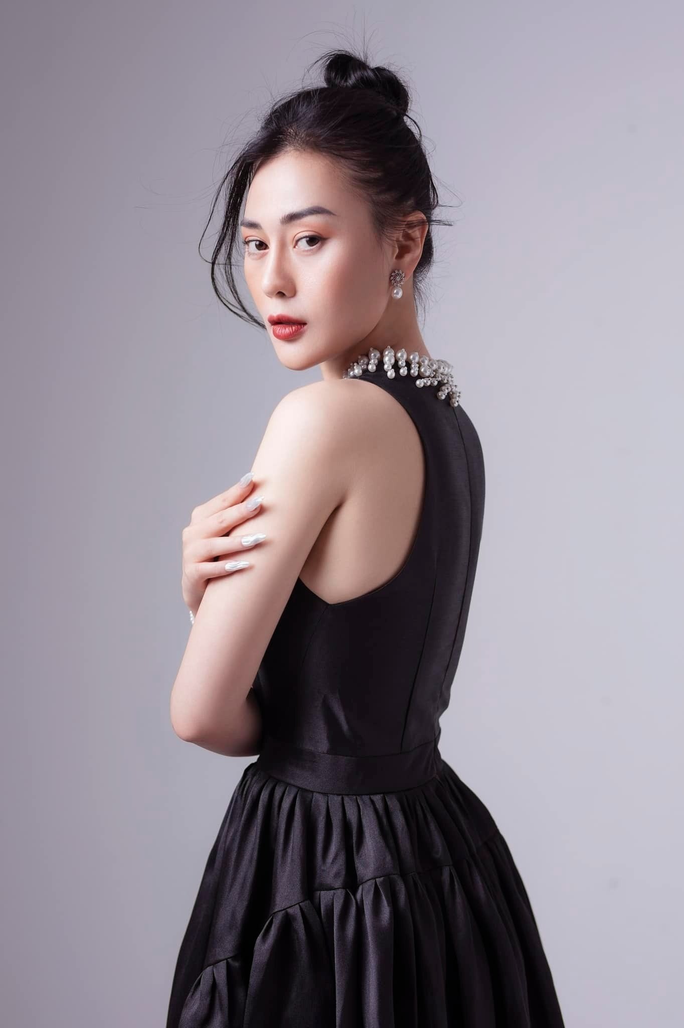 Phương Oanh khi đối diện những chỉ trích từng không ngại lên tiếng (Ảnh: FBNV) Phương Oanh khi đối diện những chỉ trích từng không ngại lên tiếng (Ảnh: FBNV)