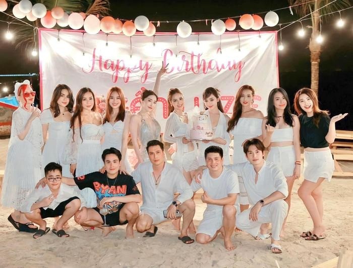 Huyền Lizzie tổ chức sinh nhật vô cùng hoành tráng (Ảnh: FBNV) Huyền Lizzie tổ chức sinh nhật vô cùng hoành tráng (Ảnh: FBNV)