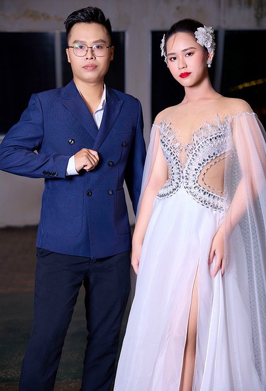 Bella Vũ diện chiếc váy của NTK Nguyễn Minh Tuấn (Ảnh: FBNV) Bella Vũ diện chiếc váy của NTK Nguyễn Minh Tuấn (Ảnh: FBNV)