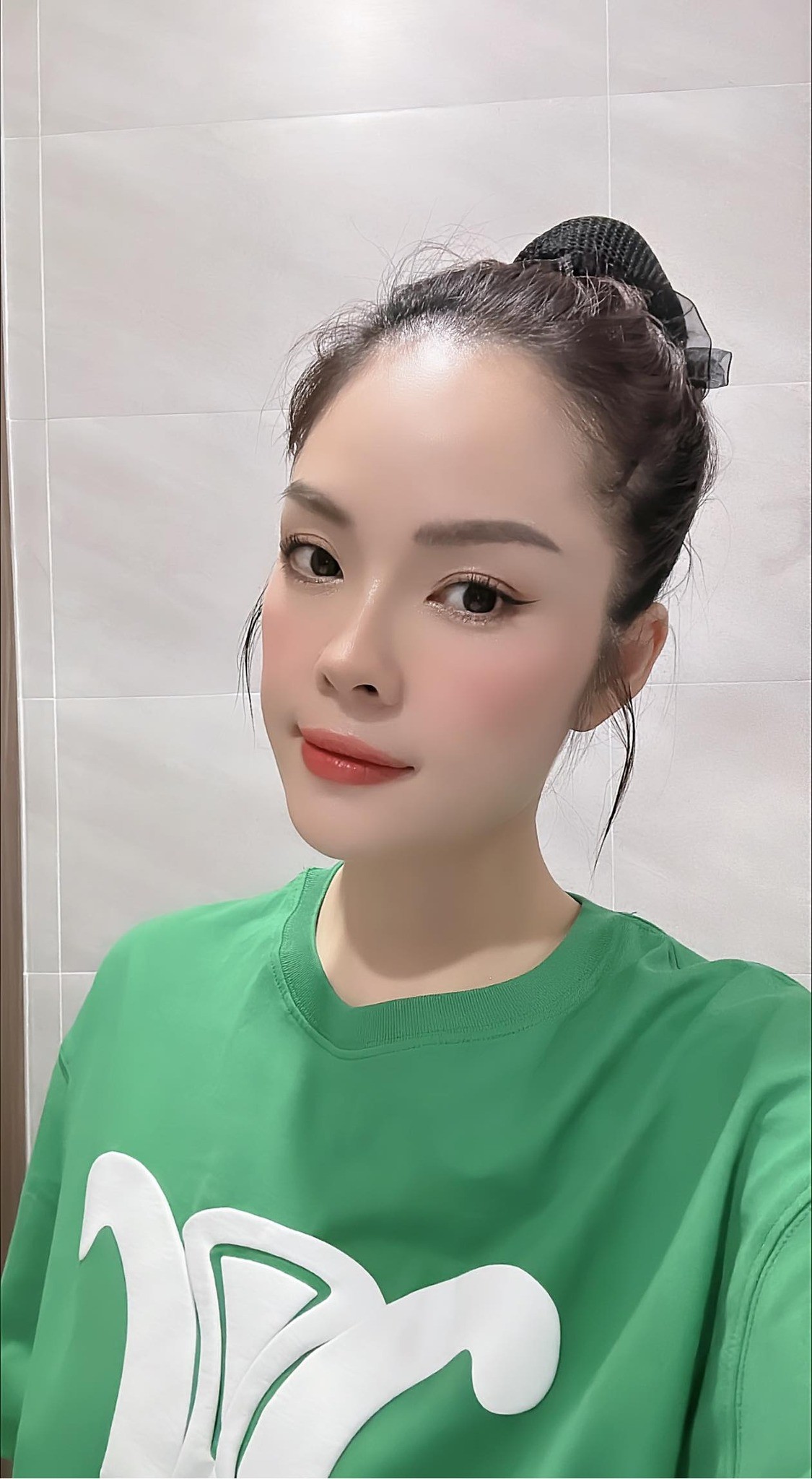 Dương Cẩm Lynh tích cực làm việc để trả nợ (Ảnh: FBNV) Dương Cẩm Lynh tích cực làm việc để trả nợ (Ảnh: FBNV)