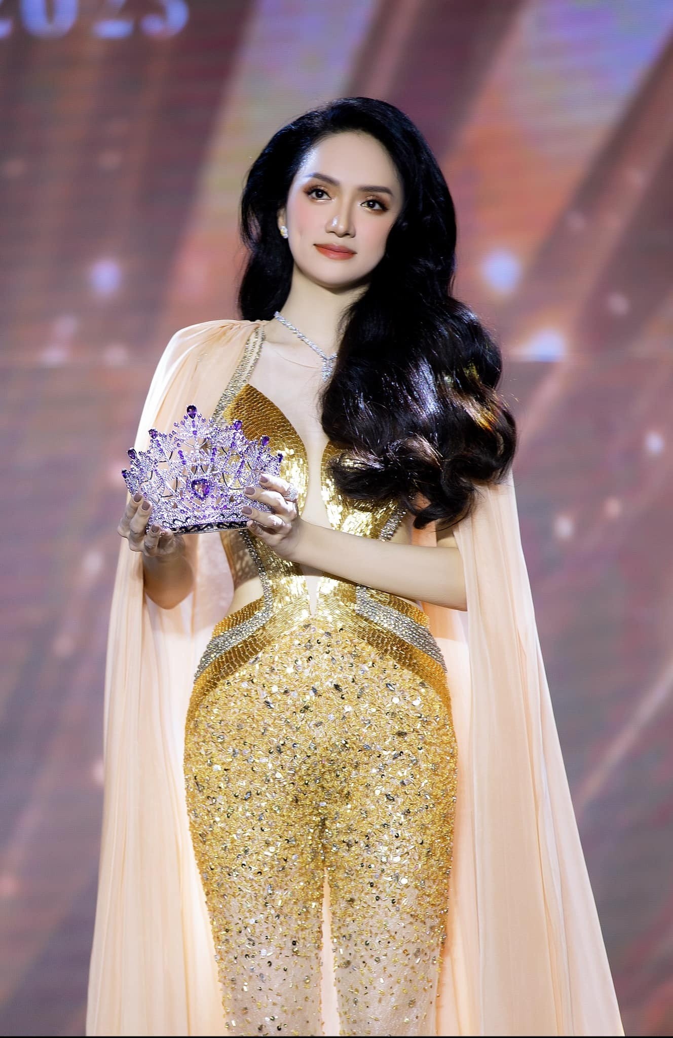 Sau chia tay, Hương Giang dành nhiều thời gian cho công việc. Sắp tới, cô sẽ giữ vị trí Super Model trong trong 'The new mentor' (Ảnh: FBNV)