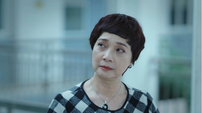 Tạo hình của NSND Lê Khanh trong phim 'Nơi giấc mơ tìm về' (Ảnh: Chụp màn hình) Tạo hình của NSND Lê Khanh trong phim 'Nơi giấc mơ tìm về' (Ảnh: Chụp màn hình)
