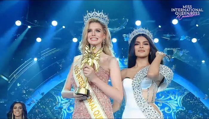 Khoảnh khắc đăng quang của tân MIQ (Ảnh: Chụp màn hình) Khoảnh khắc đăng quang của tân MIQ (Ảnh: Chụp màn hình)