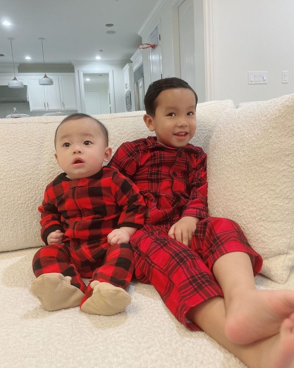 Hoa hậu Phạm Hương đưa 2 con đi chơi bộ môn thể thao quý tộc - Ảnh 1 Hoa hậu Phạm Hương đưa 2 con đi chơi bộ môn thể thao quý tộc - Ảnh 1