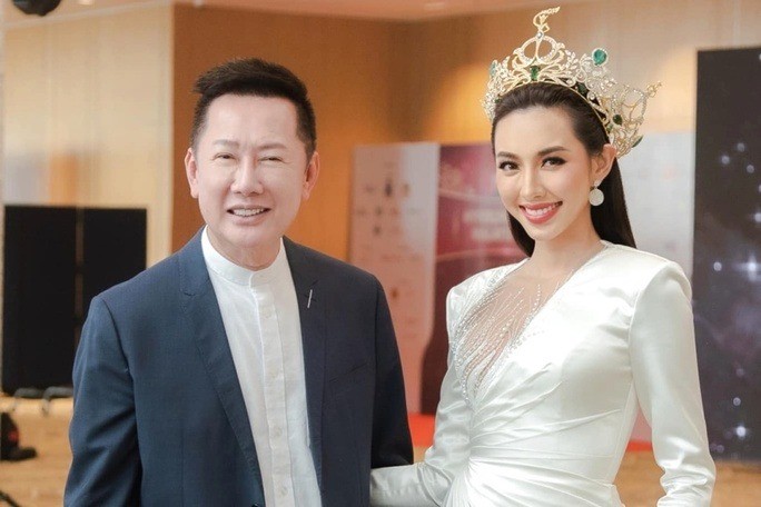 Thùy Tiên và ông Nawat (Ảnh: FBNV) Thùy Tiên và ông Nawat (Ảnh: FBNV)