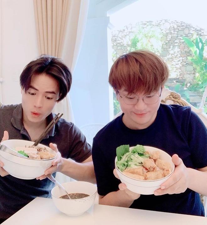 MC Đại Nghĩa - Võ Tấn Phát từng bị nghi hẹn hò (Ảnh: FBNV) MC Đại Nghĩa - Võ Tấn Phát từng bị nghi hẹn hò (Ảnh: FBNV)