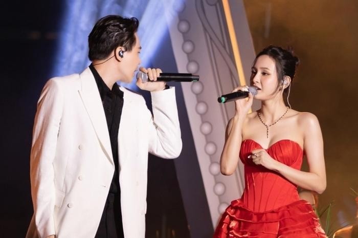 Hiền Hồ sở hữu giọng hát hay nhưng chuyện đời tư của cô khiến cho khán giả 'ngán ngẩm' (Ảnh: FBNV) Hiền Hồ sở hữu giọng hát hay nhưng chuyện đời tư của cô khiến cho khán giả 'ngán ngẩm' (Ảnh: FBNV)