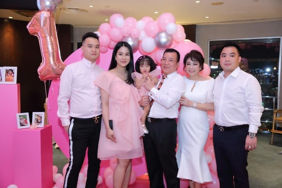 Diệp Lâm Anh từng có mối quan hệ thân thiết với gia đình chồng (Ảnh: FBNV)