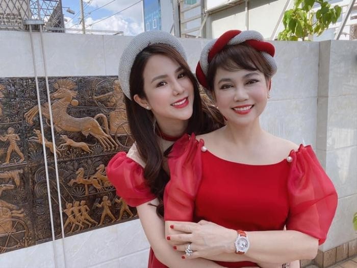Mẹ chồng cho hay, Diệp Lâm Anh chính là nguồn cơn khiến gia đình con trai đổ vỡ (Ảnh: FBNV) Mẹ chồng cho hay, Diệp Lâm Anh chính là nguồn cơn khiến gia đình con trai đổ vỡ (Ảnh: FBNV)