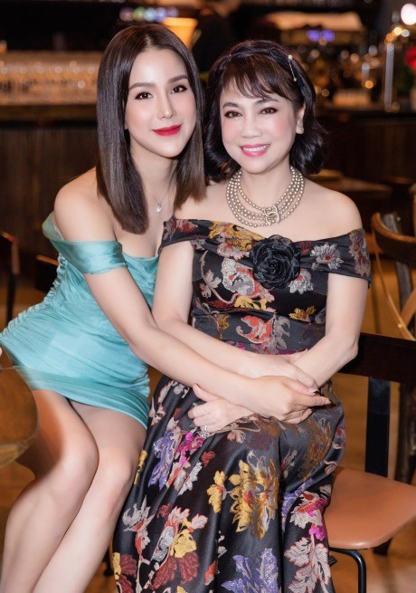Diệp Lâm Anh từng có mối quan hệ thân thiết với mẹ chồng (Ảnh: FBNV) Diệp Lâm Anh từng có mối quan hệ thân thiết với mẹ chồng (Ảnh: FBNV)