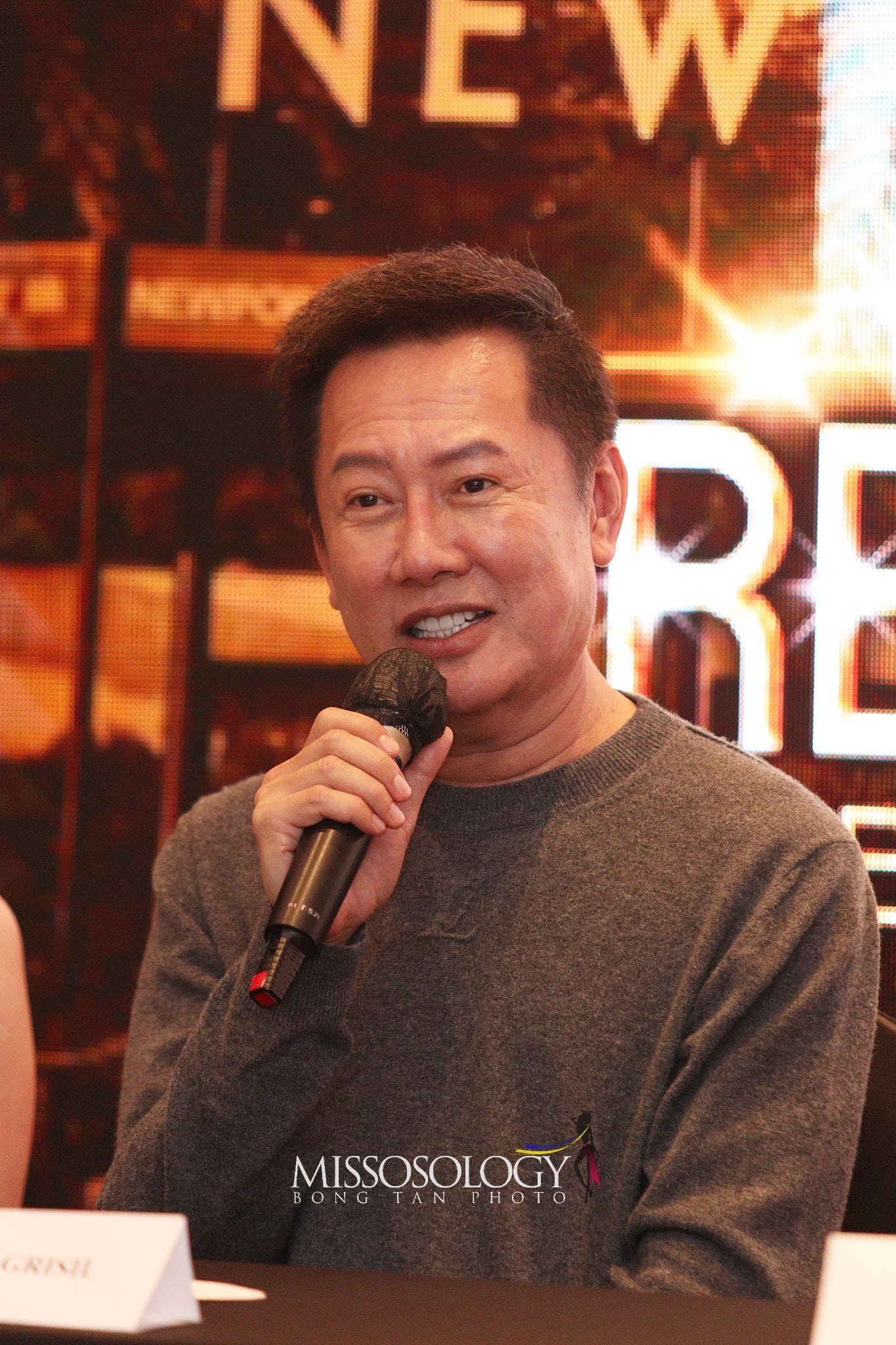 Ông Nawat chia sẻ thẳng thắn liên quan đến việc cho người chuyển giới tham gia đấu trường nhan sắc của mình (Ảnh: Internet)